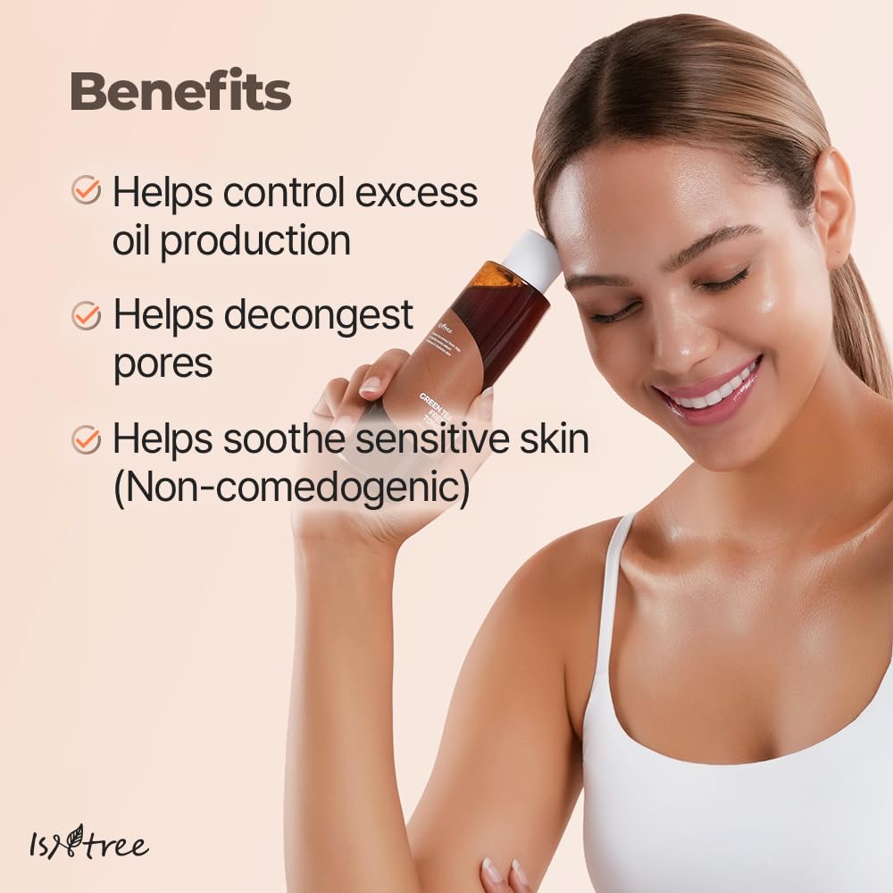 IsNtree ISNTTREE Green Tea Fresh Toner skin application visual implying gentle toning and prepping