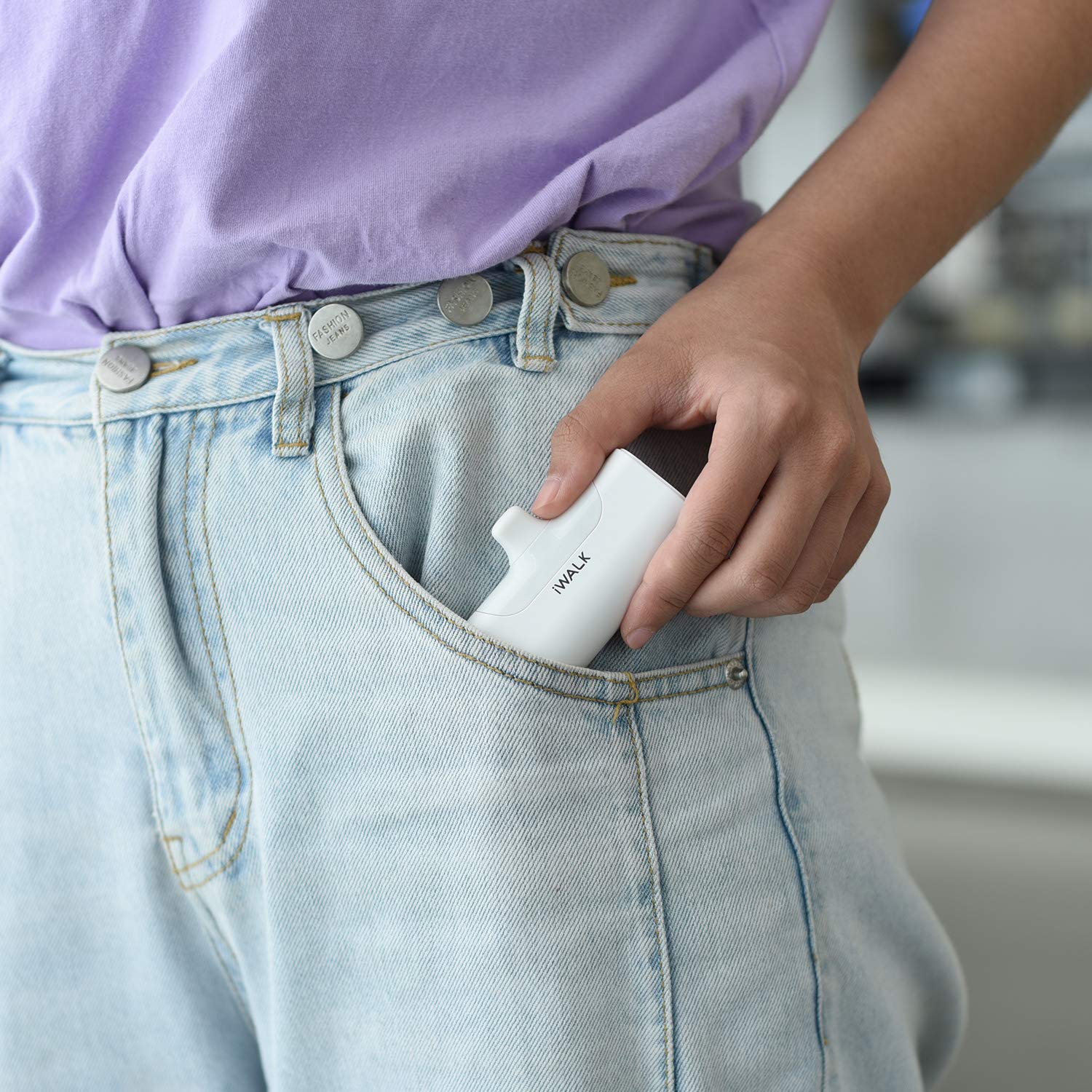 iwalk contents include USB-C cable and manual for easy setup