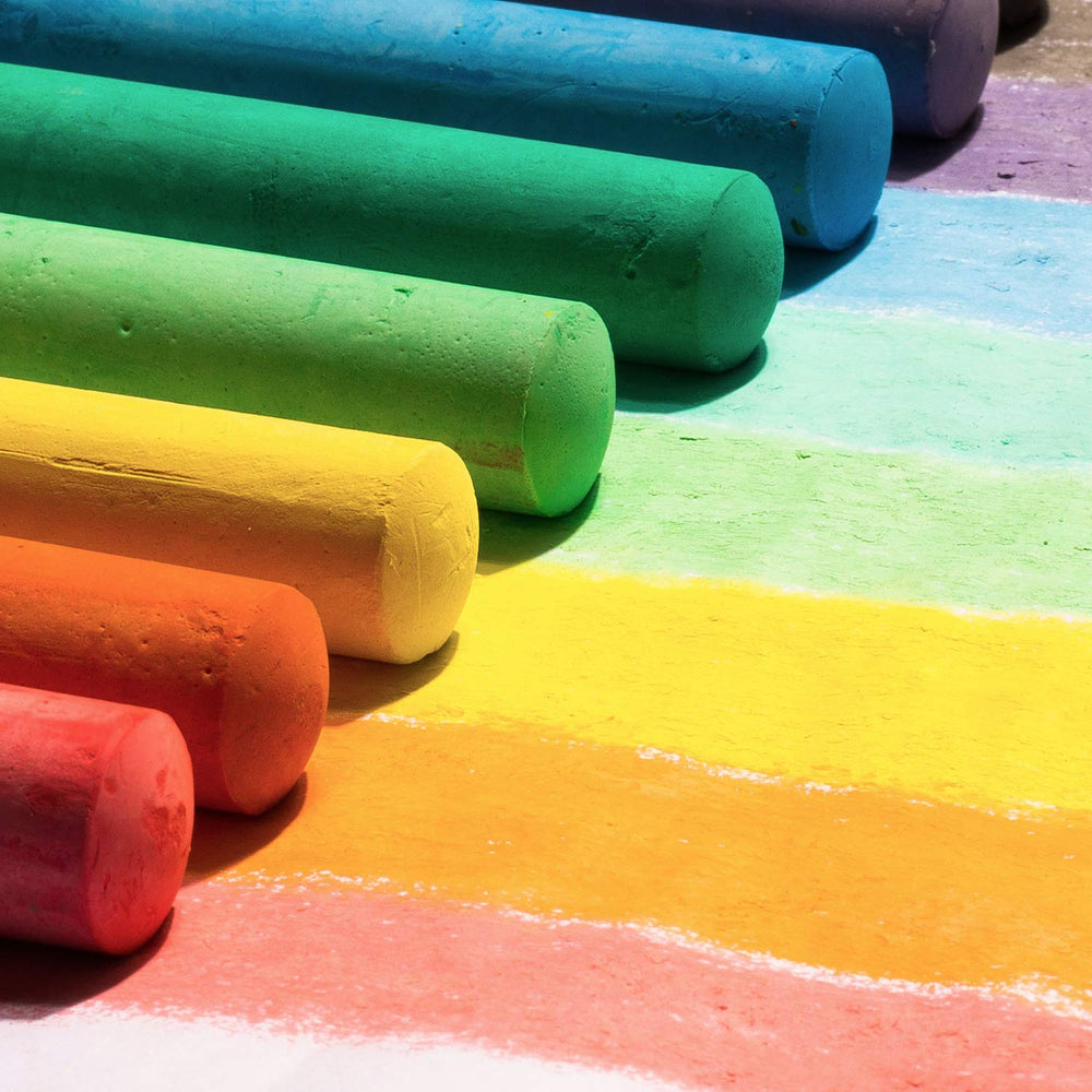 JASNKKONT color-rich chalk set sparks family creativity during summer outdoor activities.