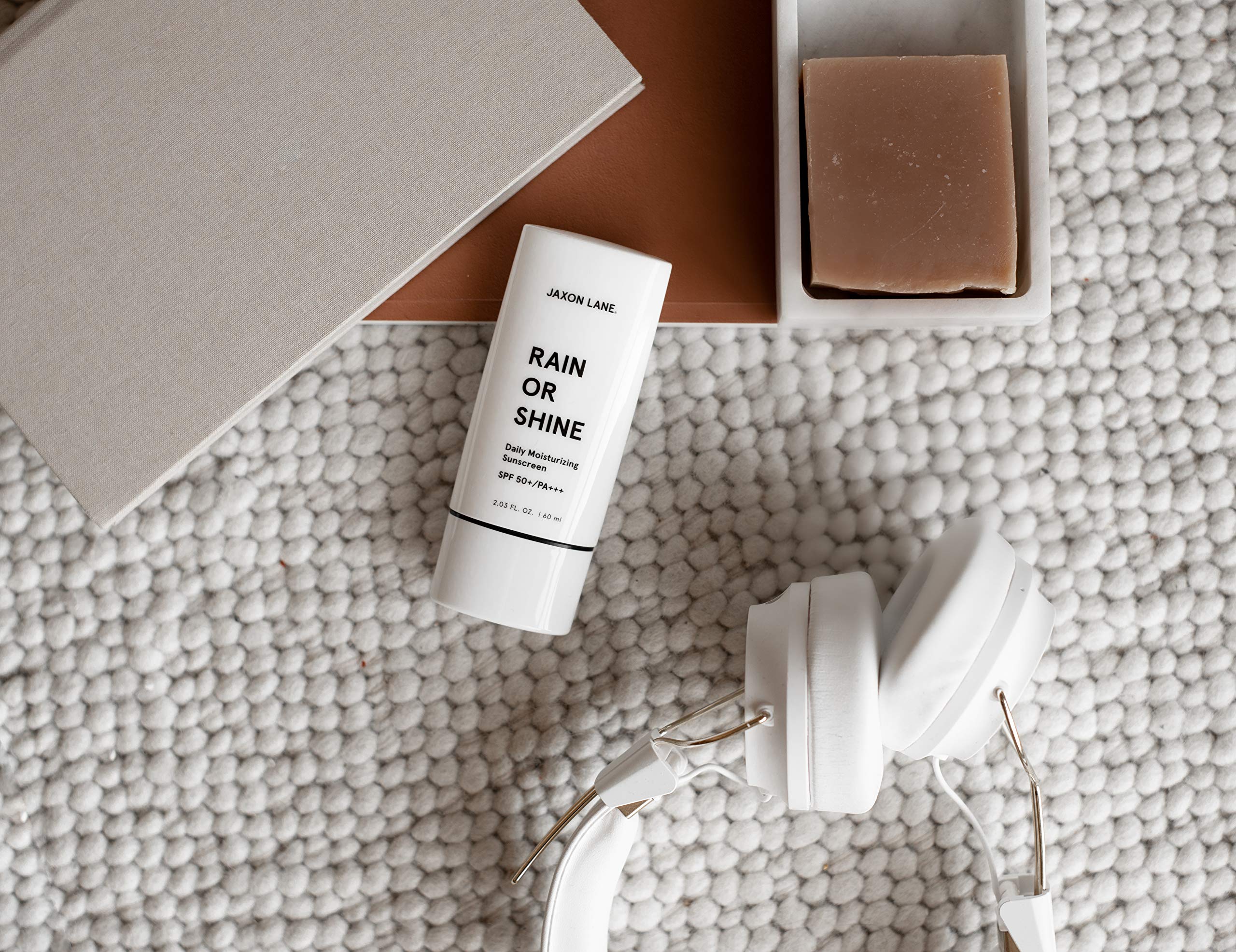 JAXON LANE licorice root for subtle tone balancing and even appearance