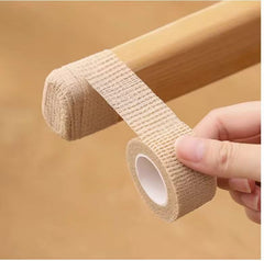 JIAKAI self-adhesive bandage on wrist shows slip-free hold.