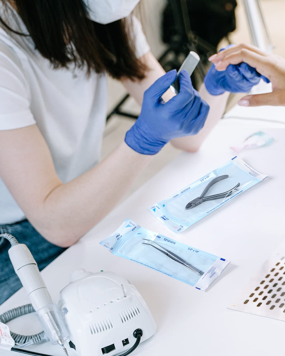 Rugged material texture of JMU sterilization pouch for durable use