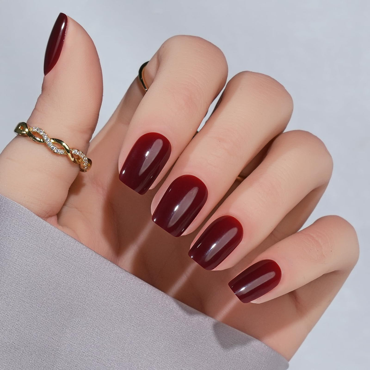 Jofay Fashion short red square nails with natural-looking shine.