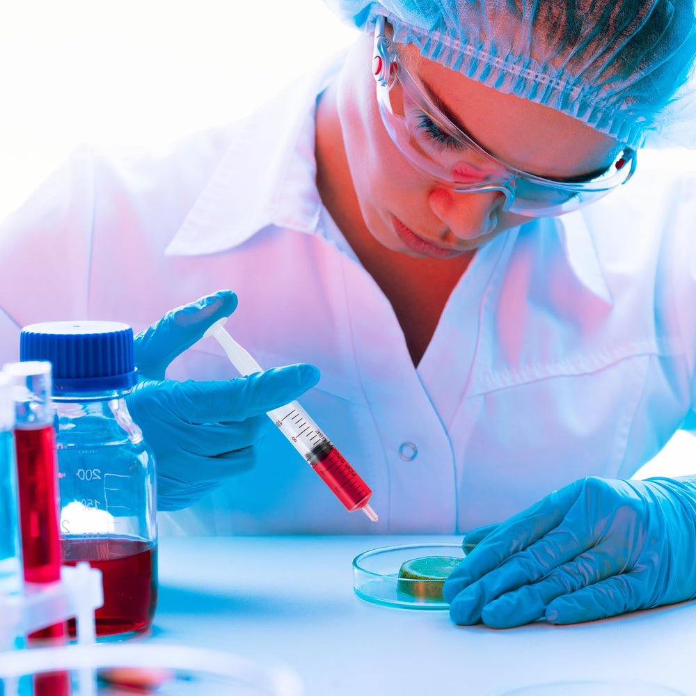 JOLLY PARTY syringe offers accurate liquid measurement.