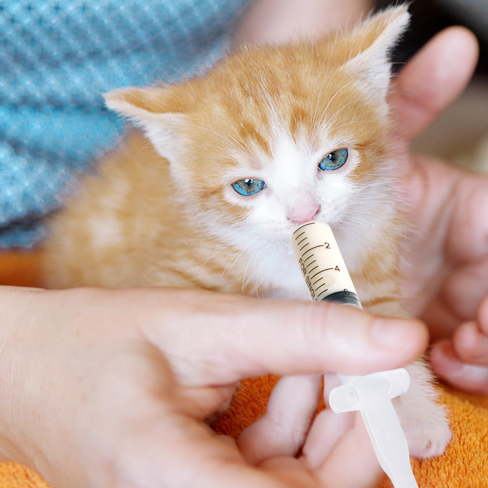 JOLLY PARTY dispensing gels with precise 10ml syringe.