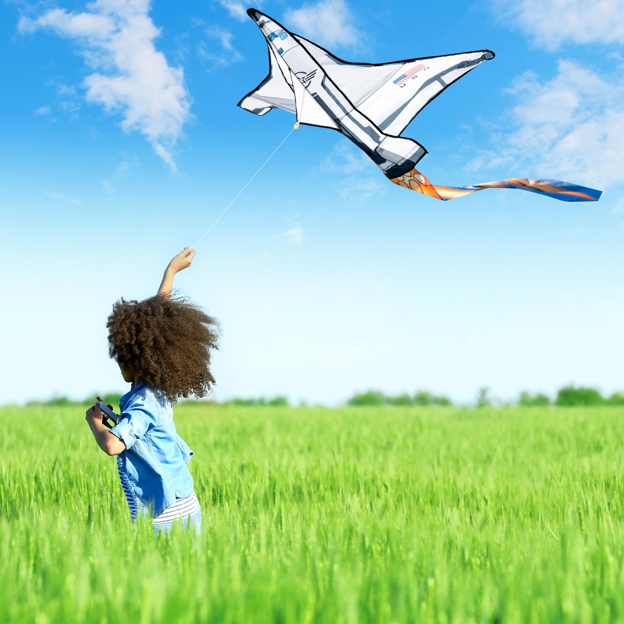 JOYIN Spaceship Kite's 40-inch tail aids stable handling in a breeze.
