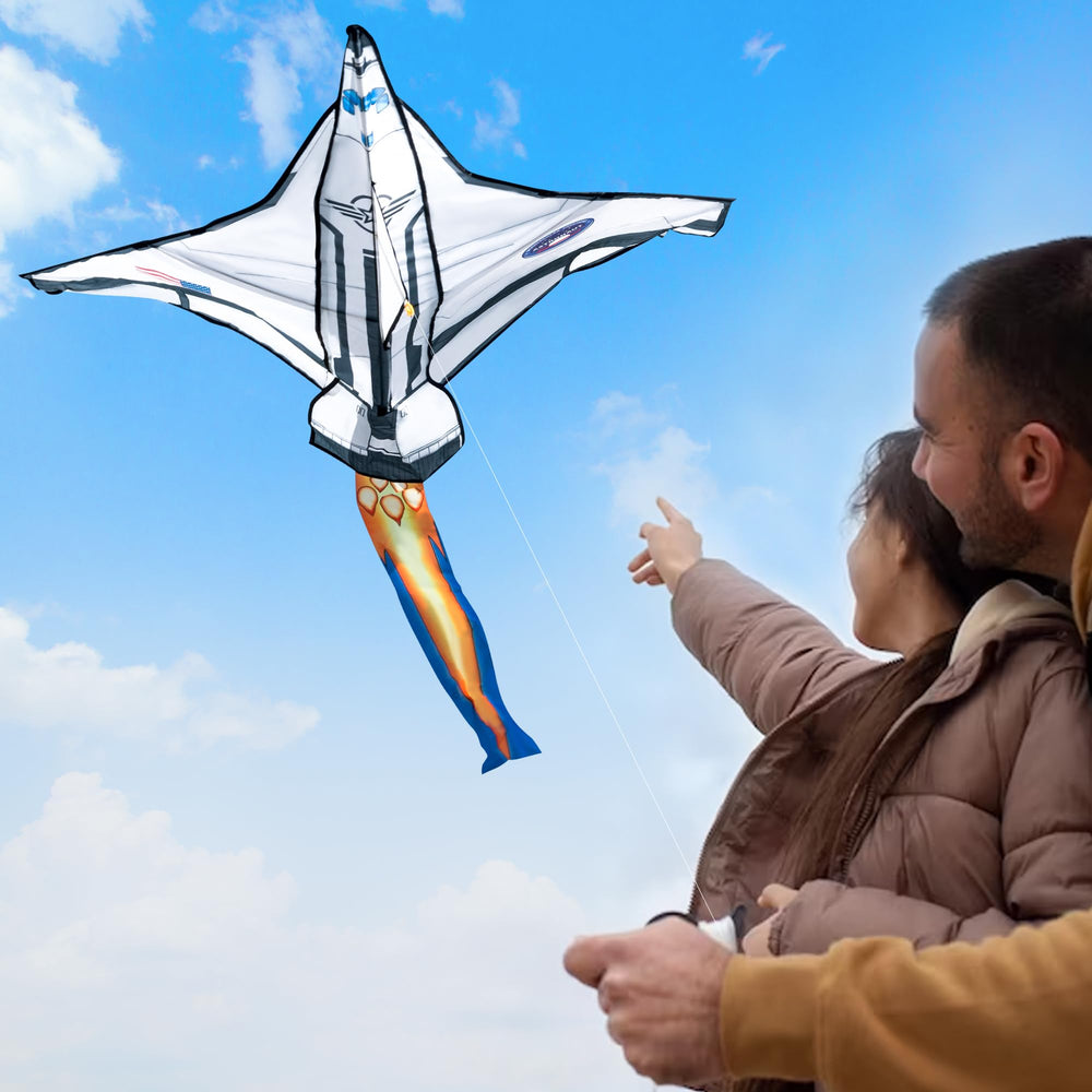 JOYIN Spaceship Kite 80 m string enables long, relaxed launches.