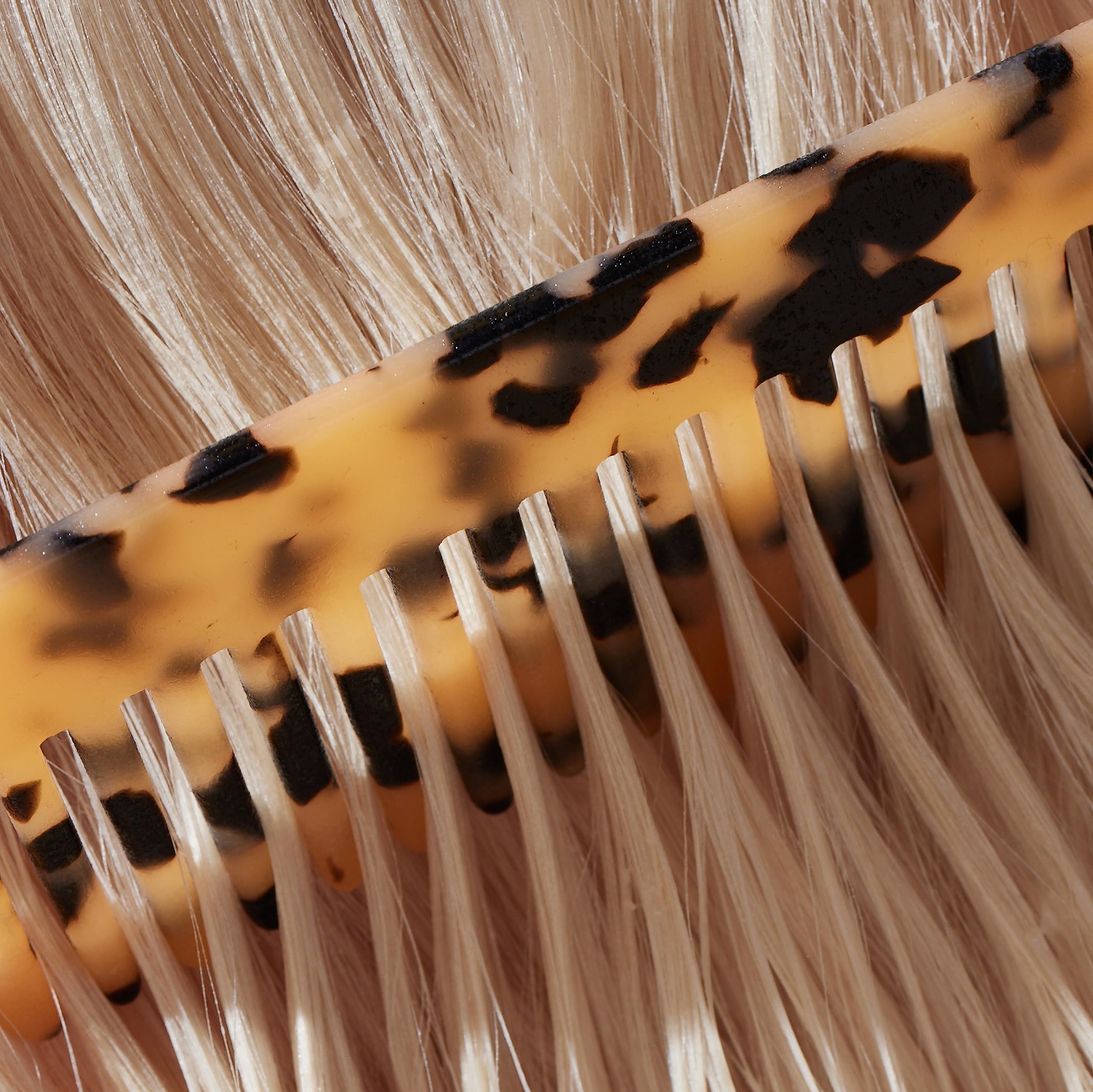 Silicone-free formula keeps hair feeling light and clean.