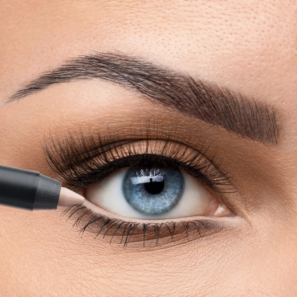 K7L Nude Waterline Eyeliner Pencil is waterproof for long-lasting wear throughout the day.