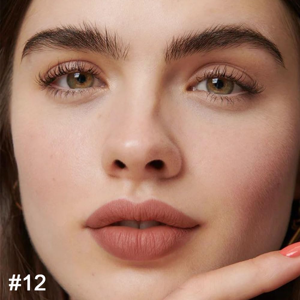 Kaely retractable pencil in action for quick, precise lip definition.