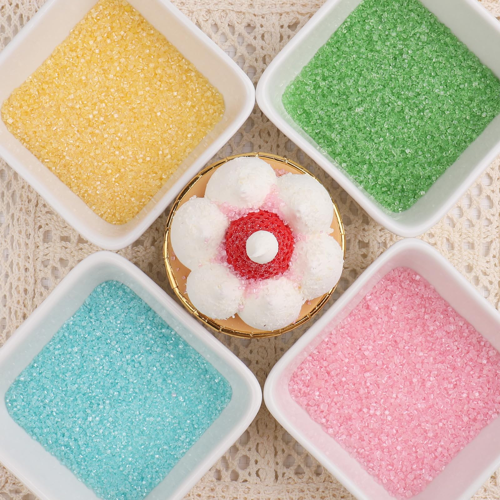 Kercky four-compartment container keeps colors separated for easy decorating.