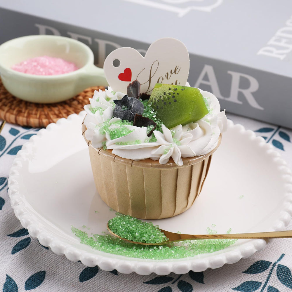 Kercky coarse sugar crystals provide dazzling sparkle on cookies, cakes, and cupcakes.