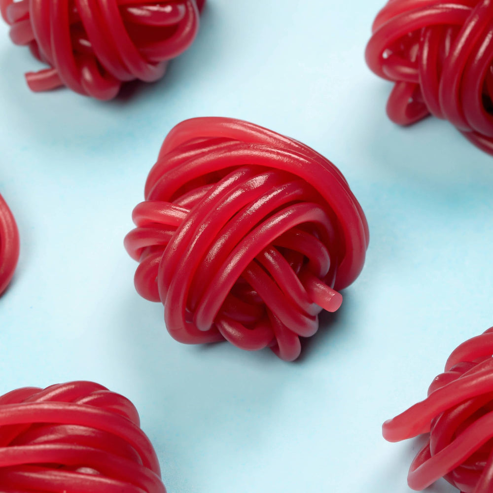 Kervan Bebeto strawberry licorice laces for decorating baked goods with vibrant color.