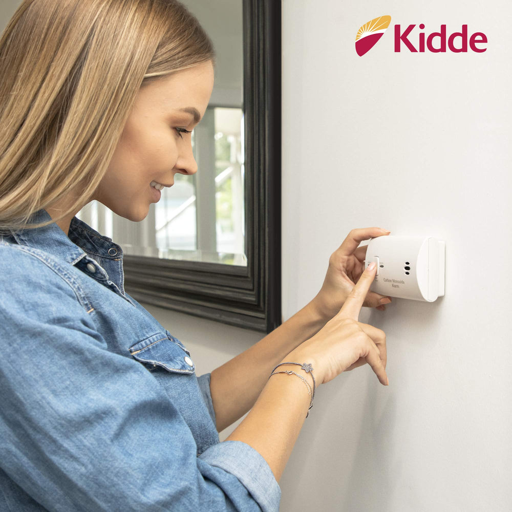 Kidde 9CO5LP2 test-hush button in use
