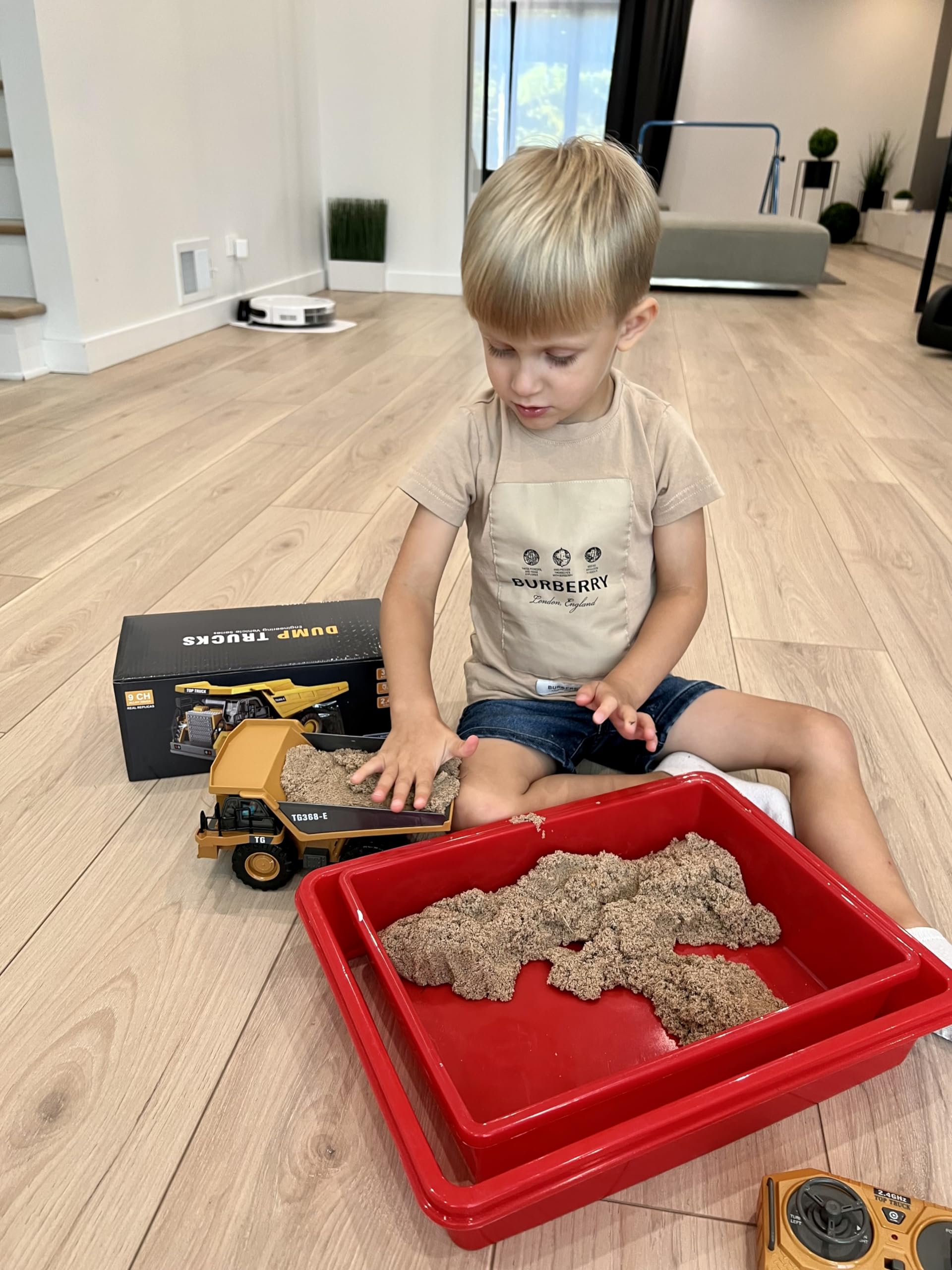 KIDMARKT RC Dump Truck left-side view highlighting rugged alloy body for durable fun