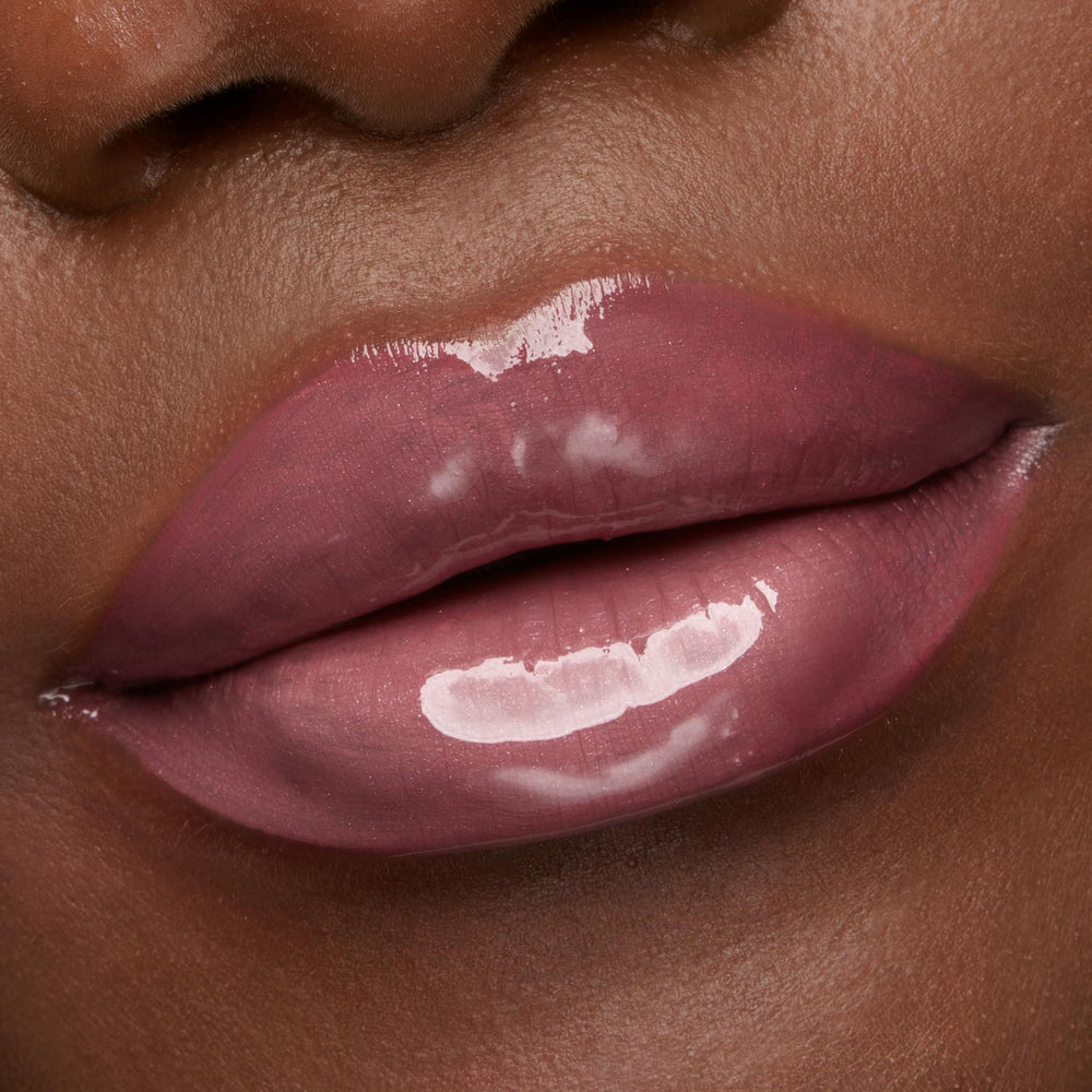 Kiko Milano Unlimited Double Touch 120 quick-drying formula for minimal wait time.