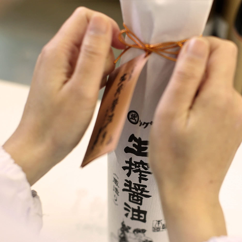 KISHIBORISHOYU being poured on grilled beef for roasty aroma.