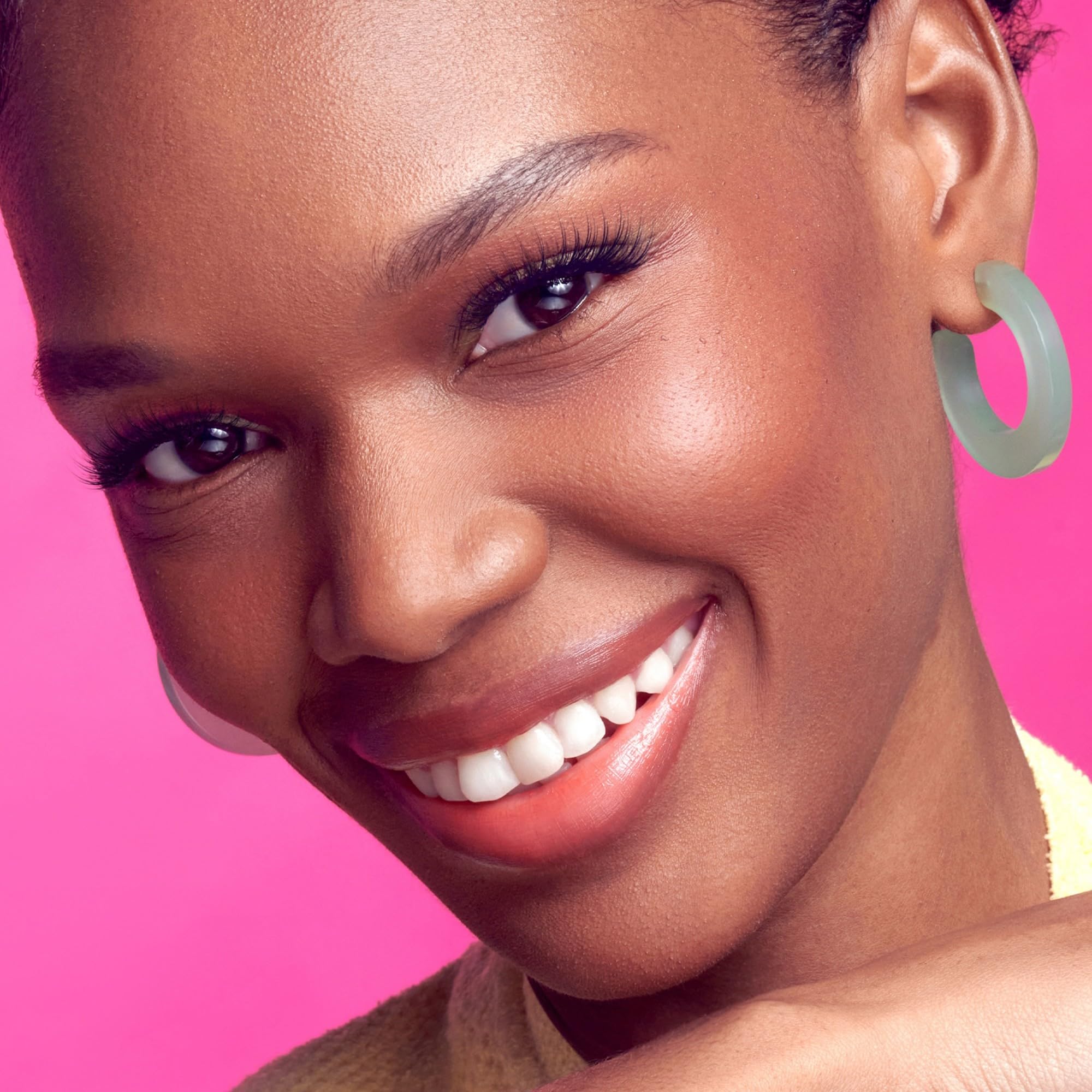KISS SuperStick quick-dry formula dries in seconds for easy use.