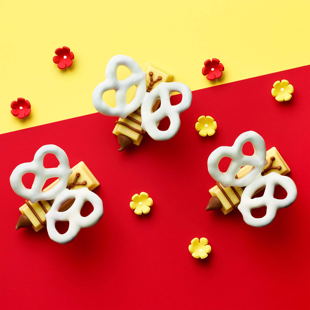 Party favor idea with KIT KAT Lemon Creme Wafer Minis