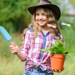 Kleeblatt Dragonfly Clip green stake provides visible deterrence and plant protection outdoors.