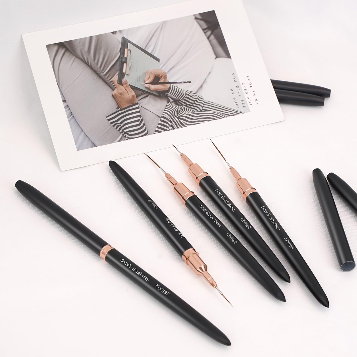 Komall set features rose-gold ferrule and ergonomic grip for comfortable control.
