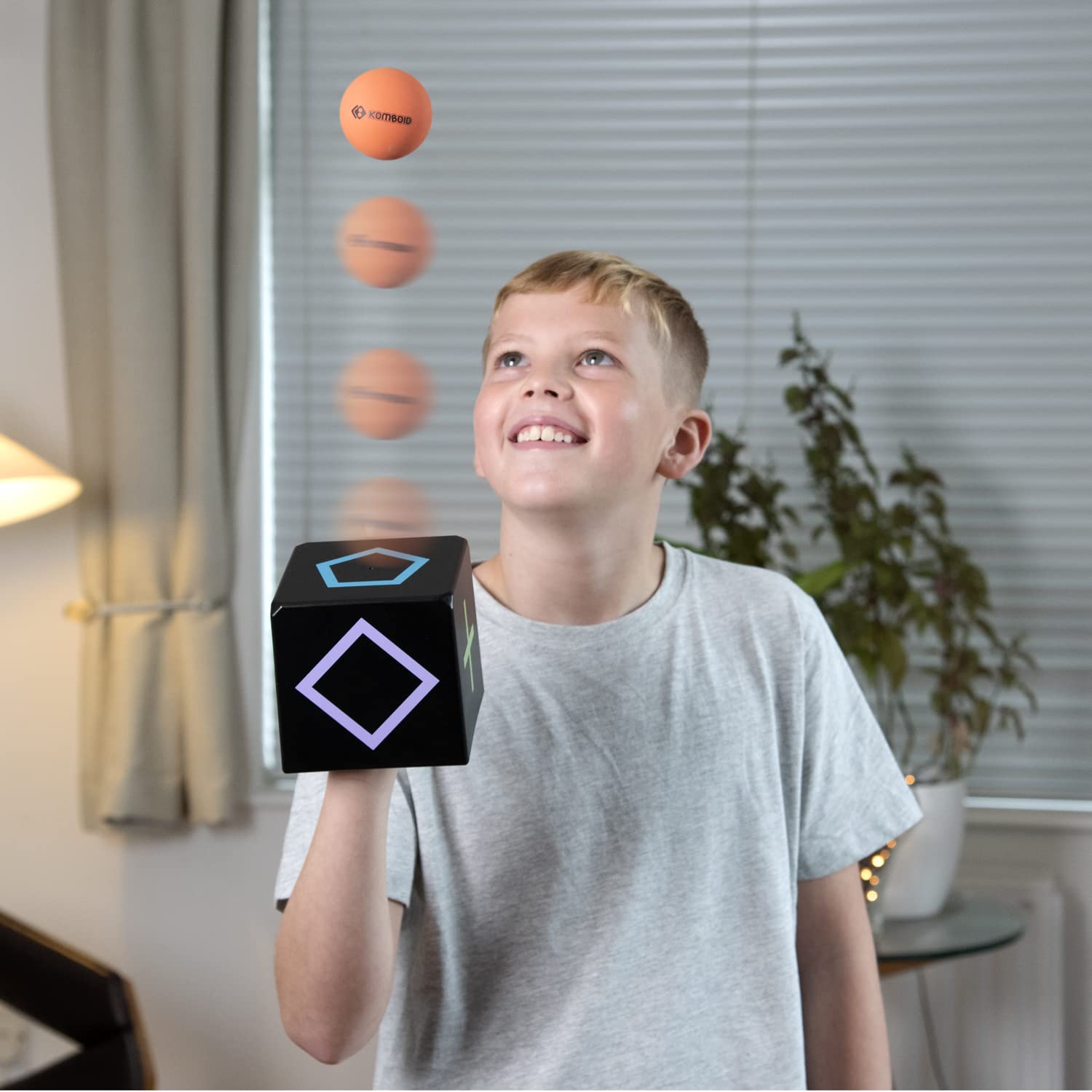 KOMBOID red-yellow-green sides focus enhances timing and rotation skills.
