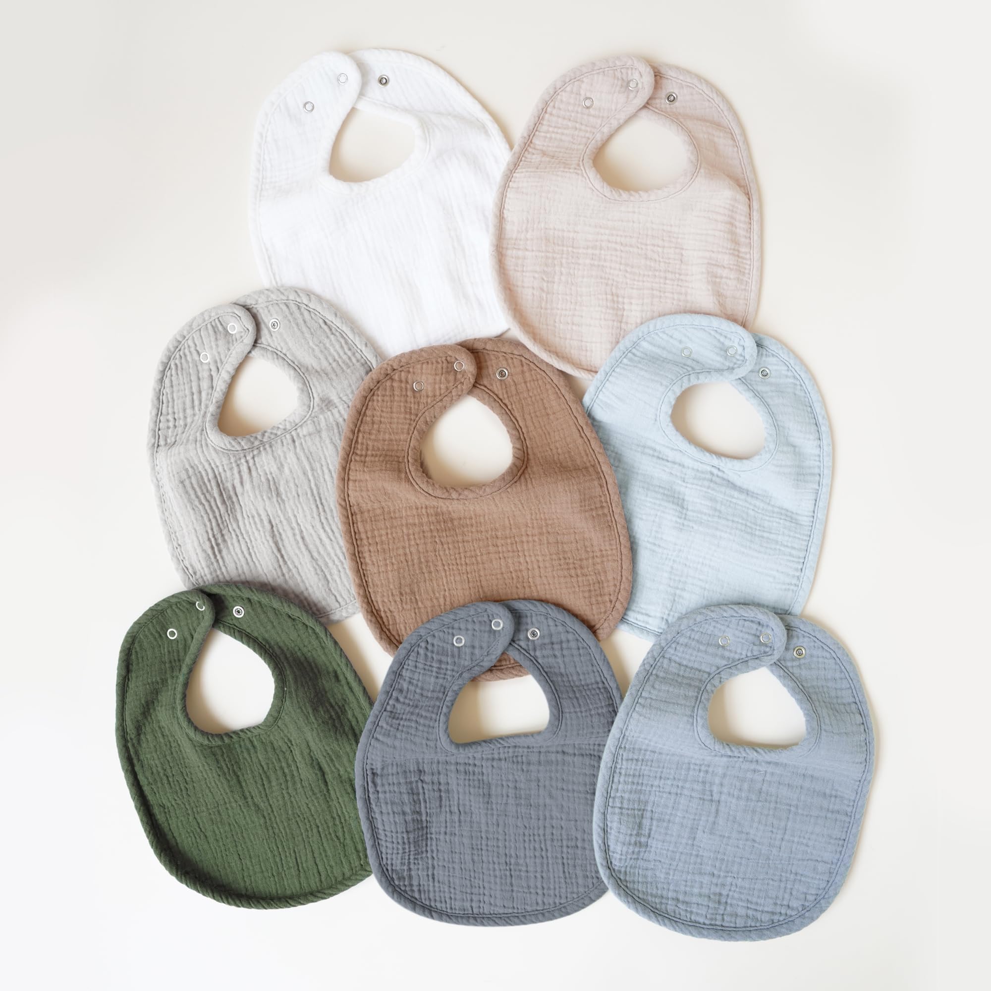 Konssy bib is machine washable for quick cleanup after meals.