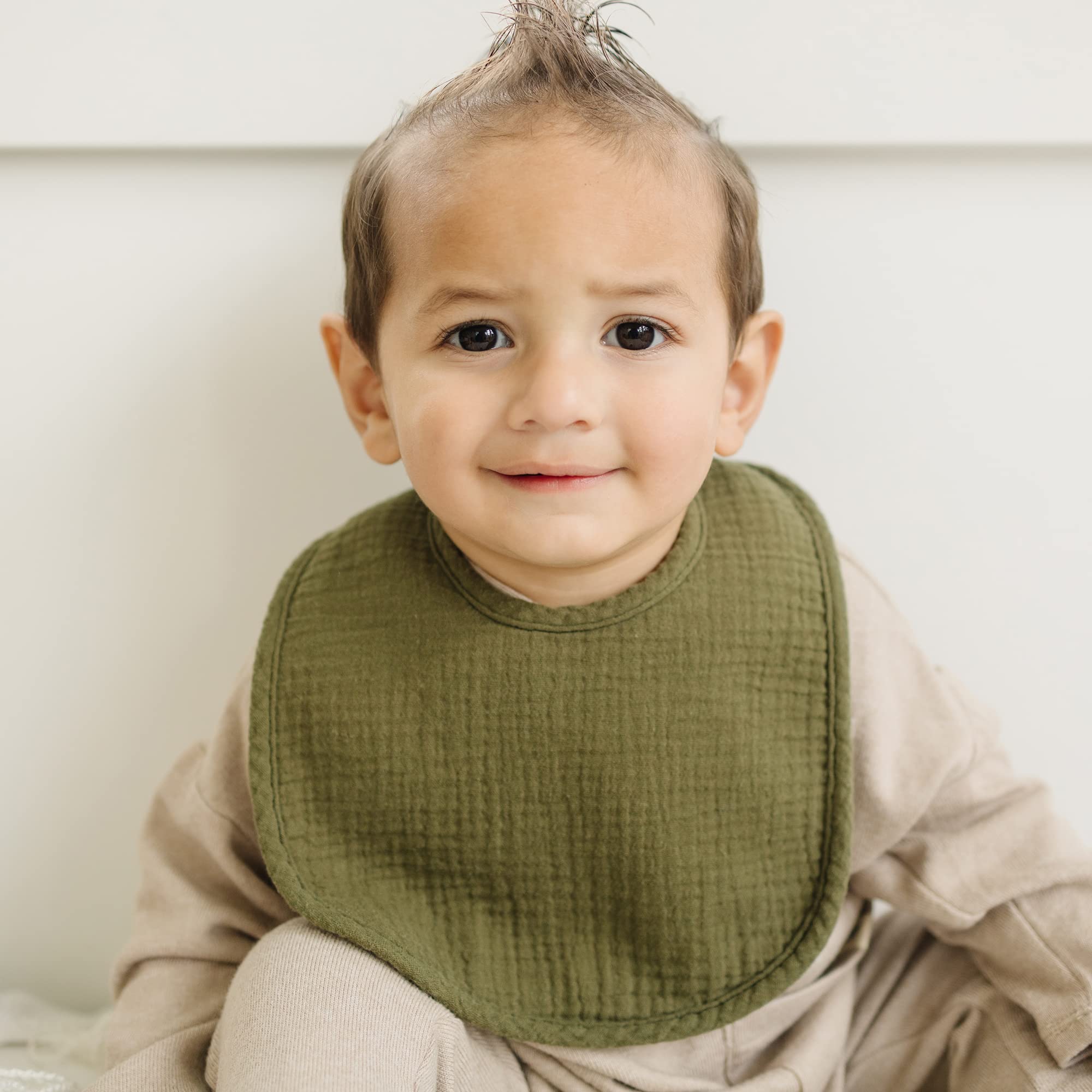Konssy muslin bibs used as multiuse set for burp cloth and wipe cloth.