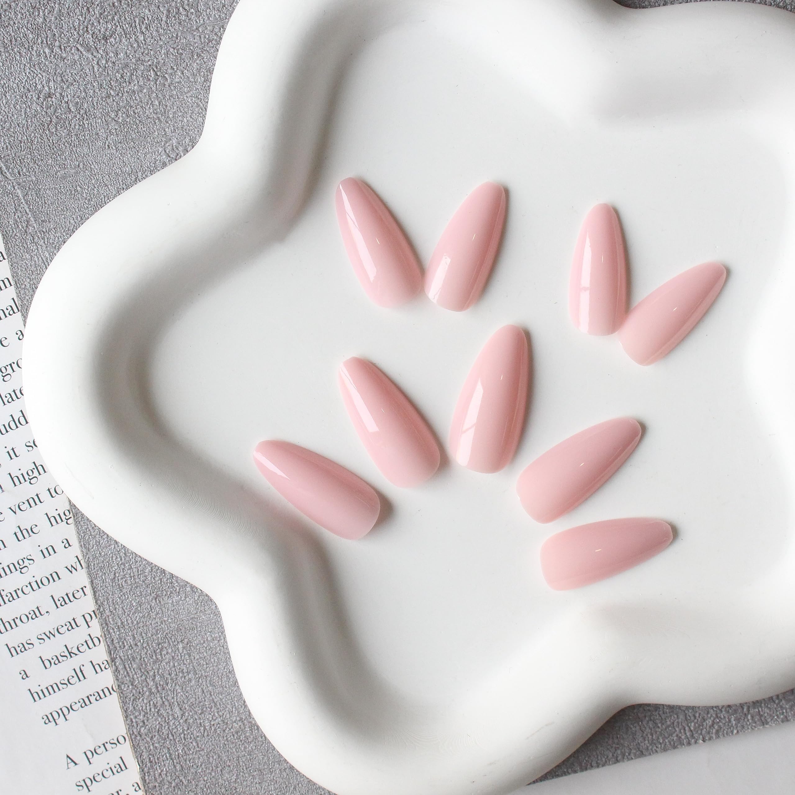 KQueenest reusable nails designed for multiple wear sessions and easy removal.