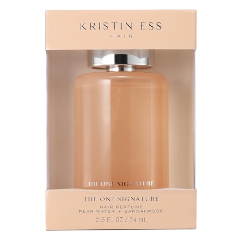 Spray nozzle in action refreshing dry hair with a light, non-greasy mist.