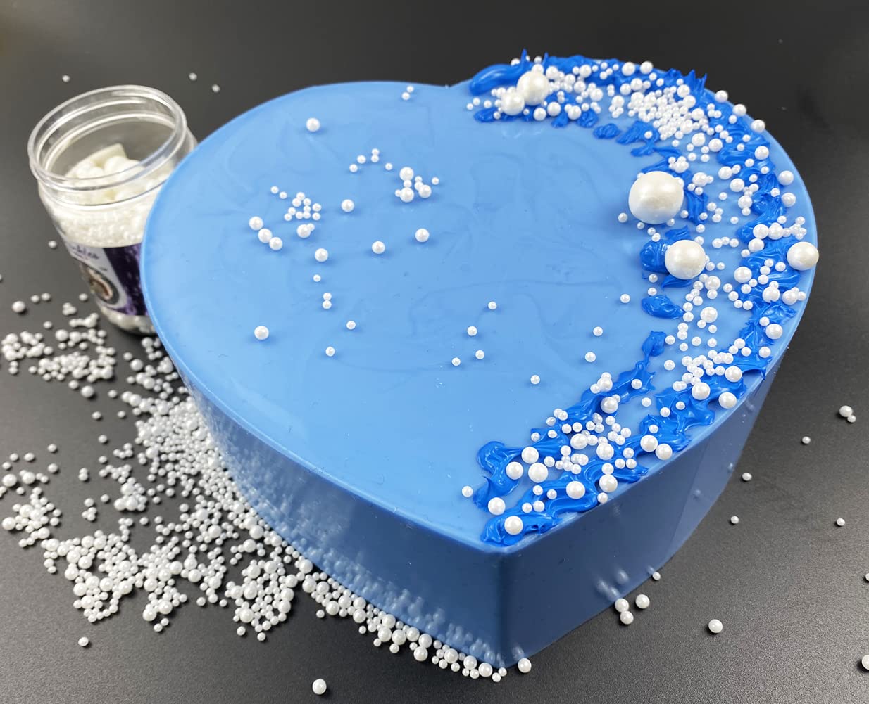 Kuting sugar pearl sprinkles for brownies and cookies