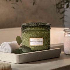 LA JOLIE MUSE double-wick soy candle delivers a clean, even burn.