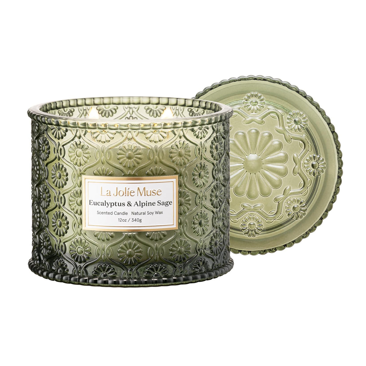LA JOLIE MUSE Eucalyptus & Alpine Sage candle jar with embossed daisies for a cozy winter ambiance.