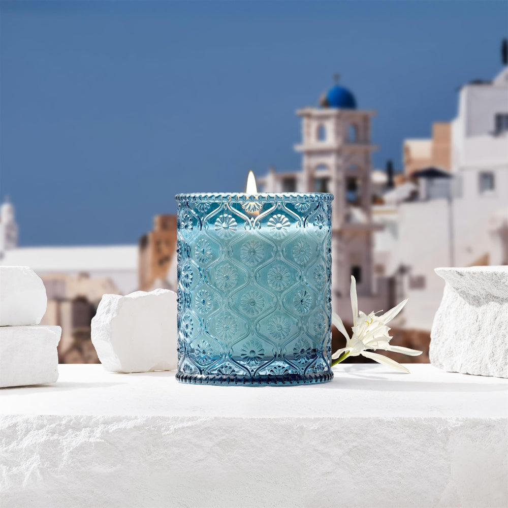 LA JOLIE MUSE Santorini Salt Air candle cherry wooden wick close-up for clean burn.