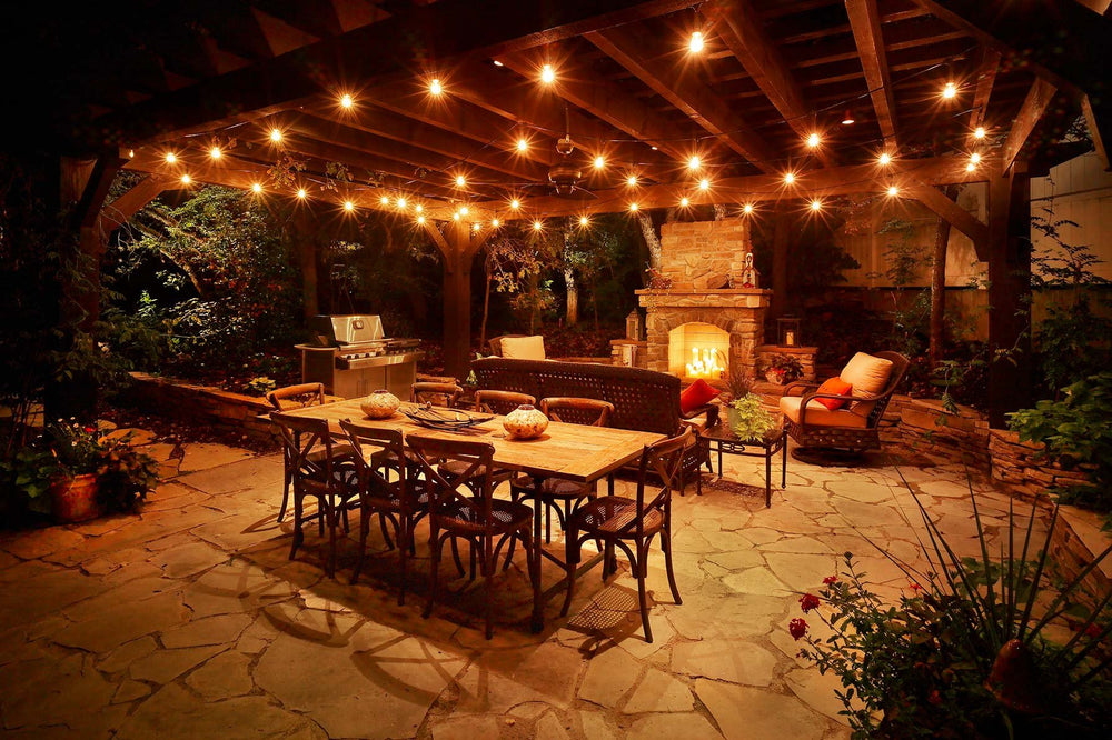 Lampat backyard dining illumination for evening gatherings and entertainment.