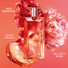 Idôle Peach ‘N Roses opening note close-up highlights peach and red berries for an energizing opening.