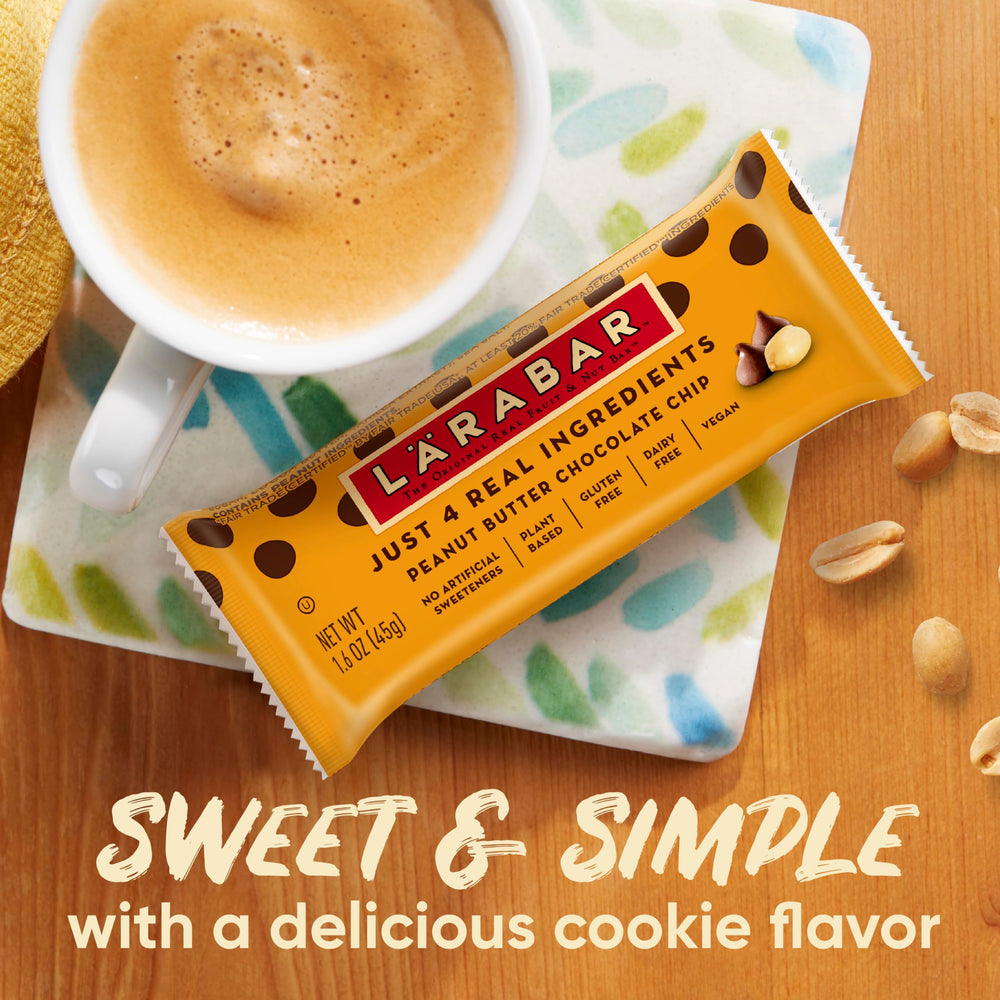 LÄRABAR bar in hand, ideal for on the go breakfasts.