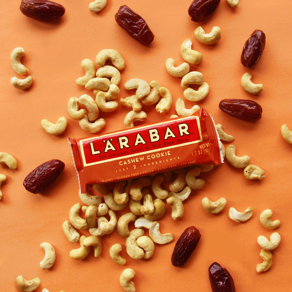 LÄRABAR Cashew Cookie date and cashew close-up, highlighting plant-based simplicity.