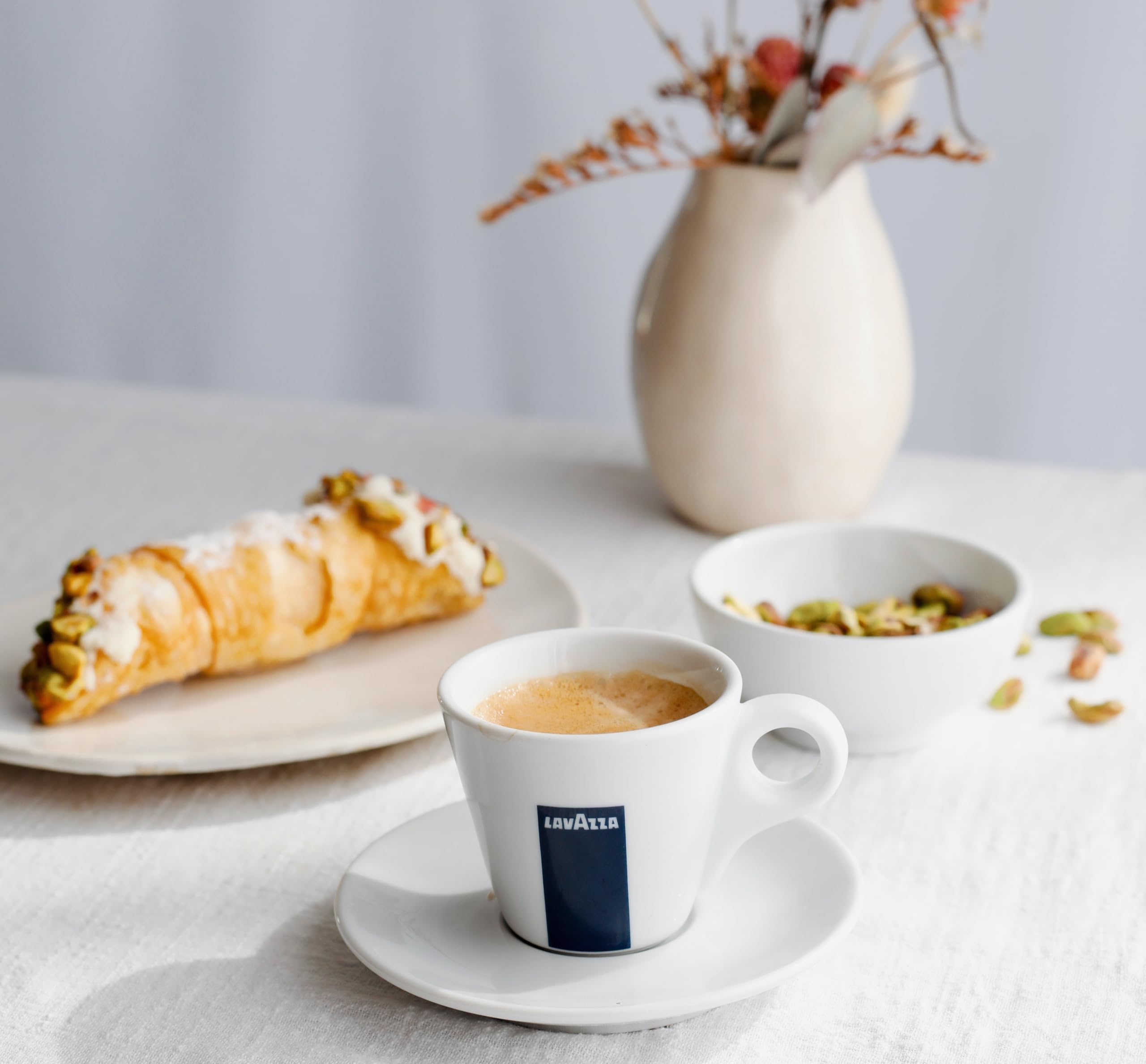 Lavazza Dek Filtro drip coffee use demonstrates versatile preparation.