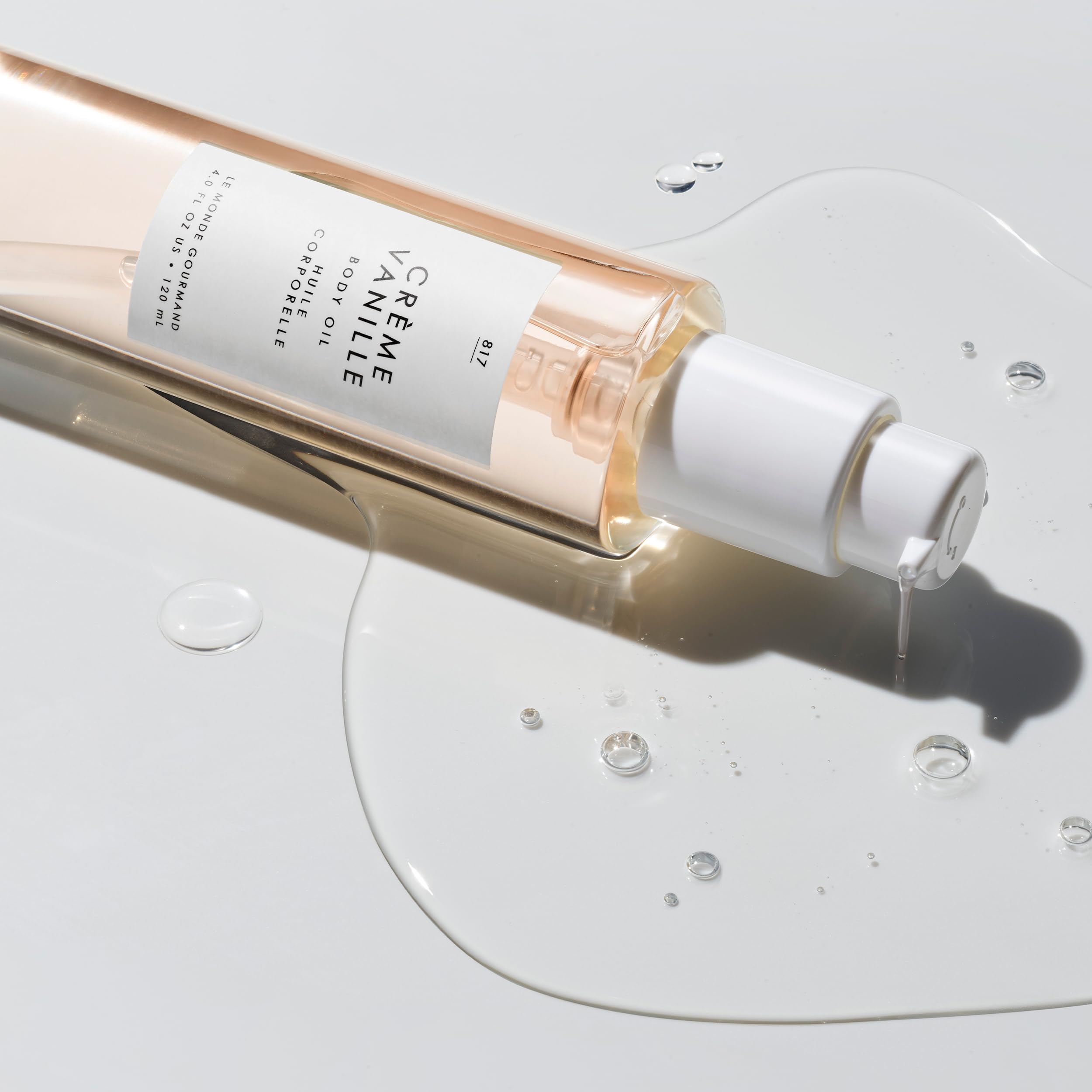 Le Monde Gourmand Crème Vanille Body Oil for bath use suggests spa-like pampering.