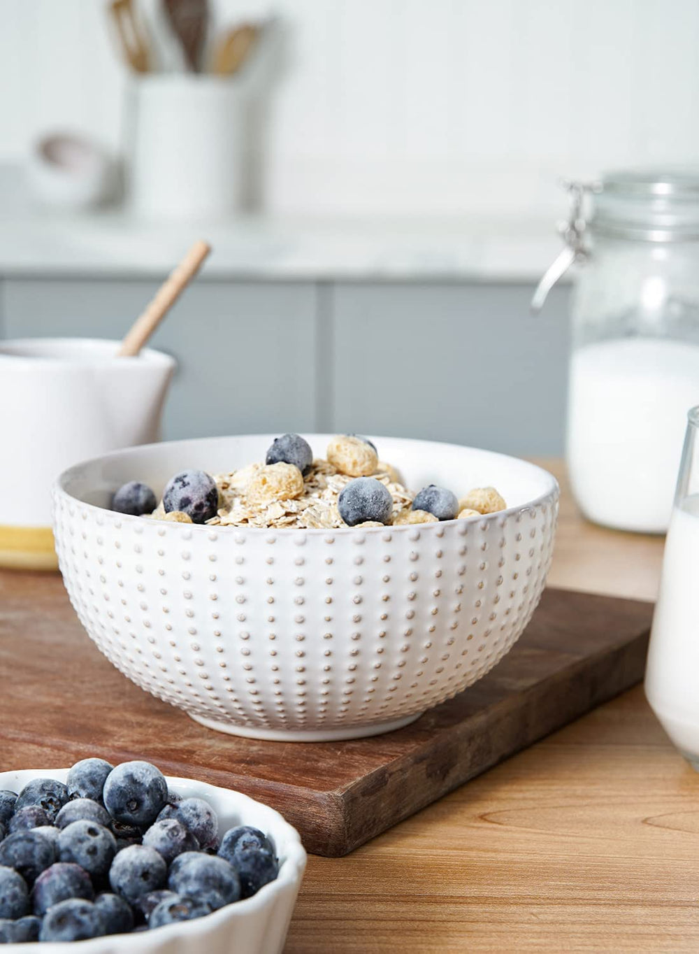 LE TAUCI bowls with smooth inner glaze for easy cleaning after meals.