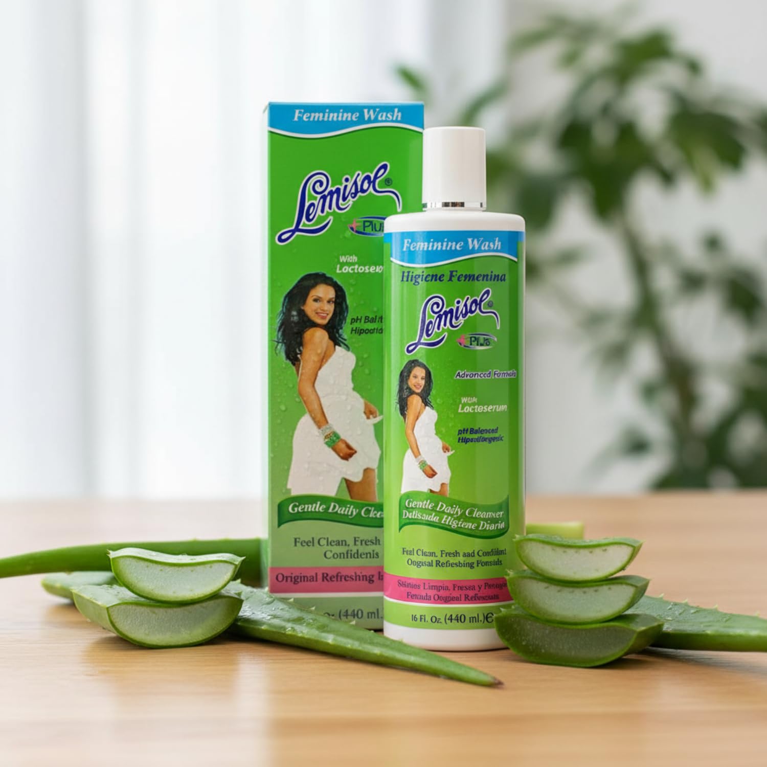 Lemisol Feminine Wash chamomile extract highlight suggests gentle calming care.