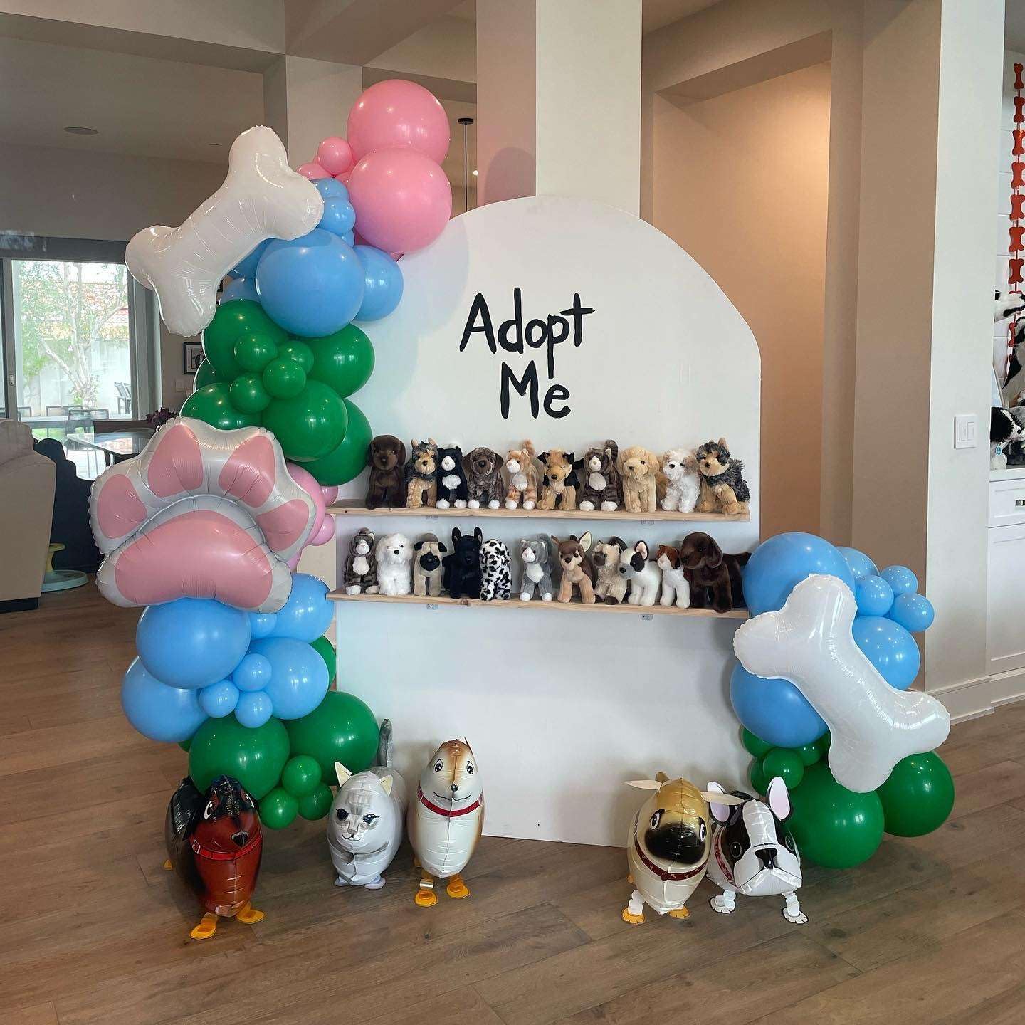 LHOAVWE brown cat foil balloon adds warm, natural tones to pet parties.