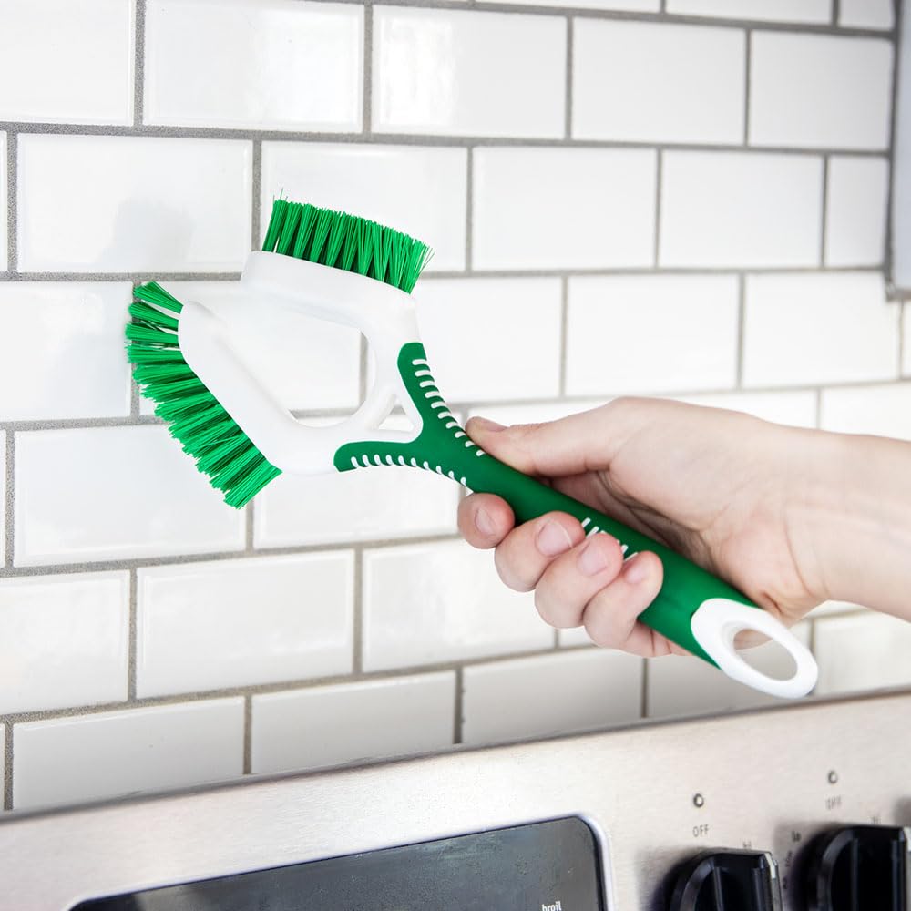 LIBMAN COMMERCIAL Cleaning brush with hanging holes for quick drying