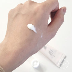 LING LI TE LLT sunscreen application on face for quick, lightweight protection