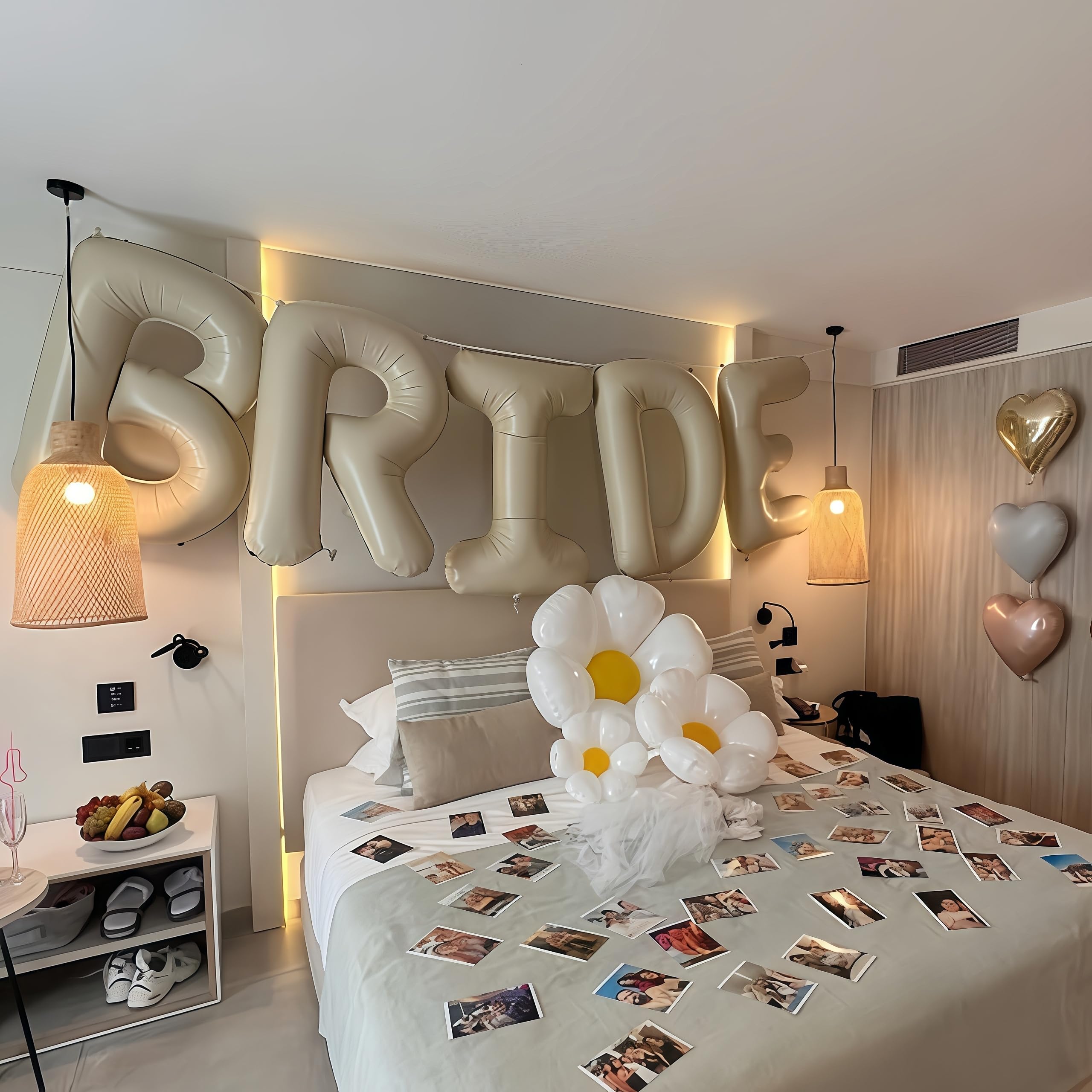 Lingqiang bachelorette party decor creates photo-ready moments.
