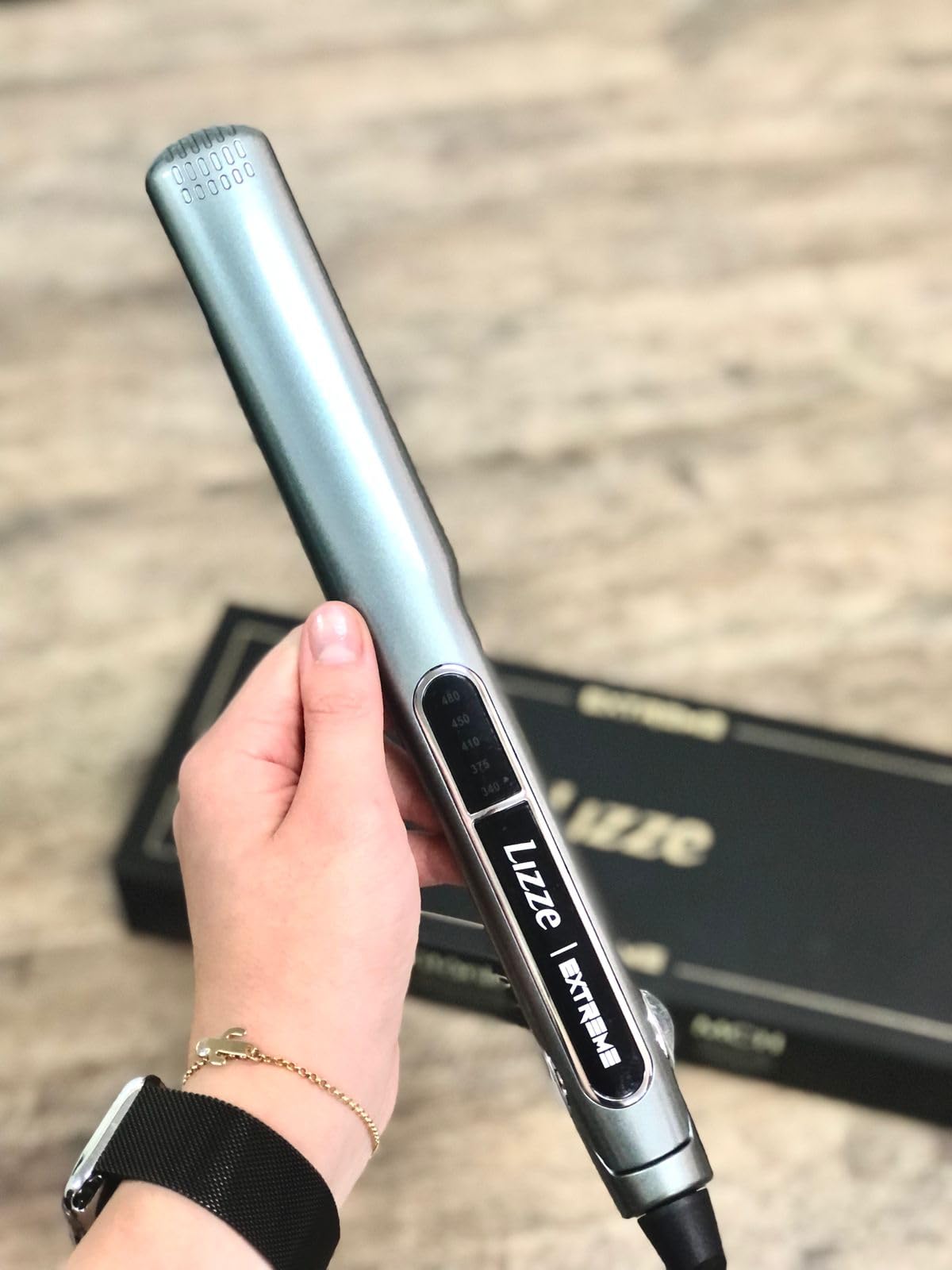Lizze Extreme Straightener on dry frizzy hair for sleek finish