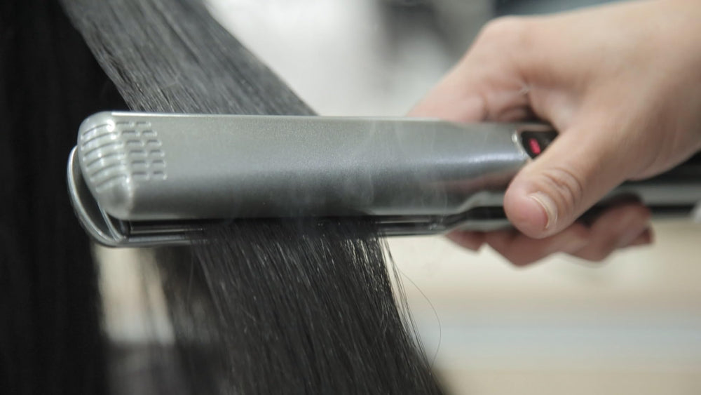 Lizze Extreme Straightener floating plates adapt to every strand