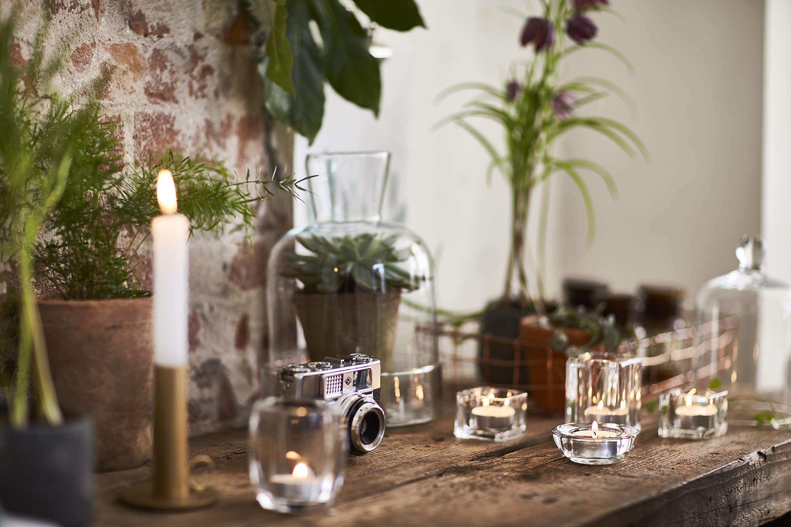 L'ner Tea Lights ideal for weddings and dinner celebrations.