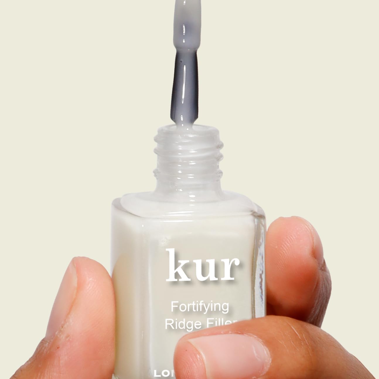 LONDONTOWN Kur nail primer application supports long-lasting color adhesion.